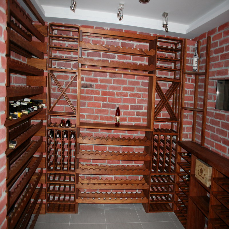 Piwnica na wino + stojaki na wino JANVIKA